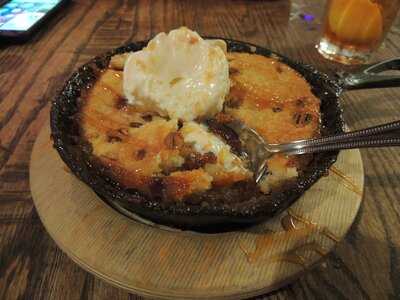 Puckett’s Grocery & Restaurant