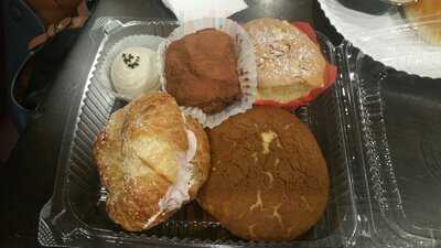 Sweet Hut Bakery & Cafe