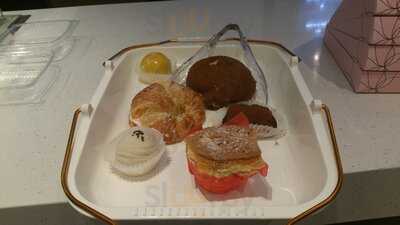 Sweet Hut Bakery & Cafe