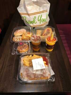 Sweet Hut Bakery & Cafe