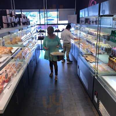 Sweet Hut Bakery & Cafe