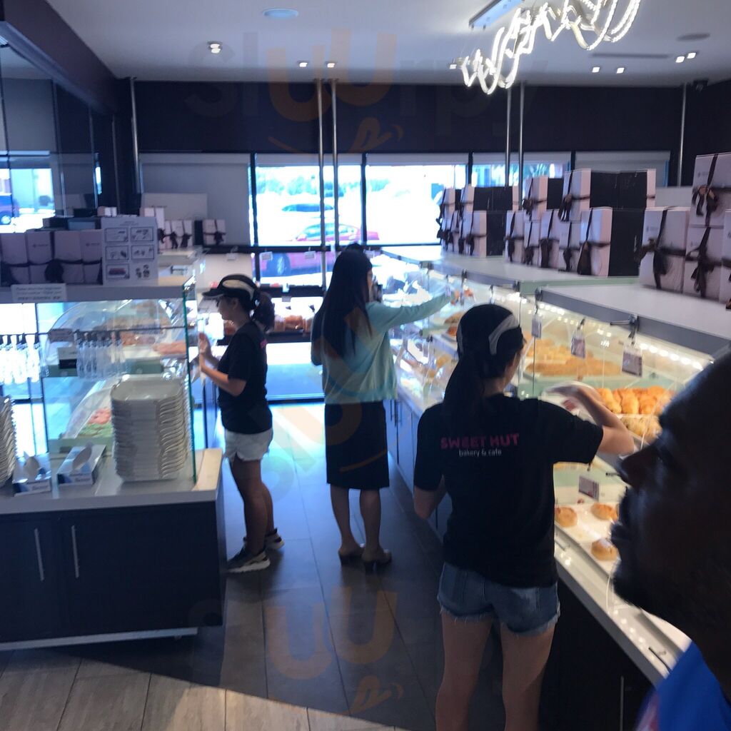 Sweet Hut Bakery & Cafe