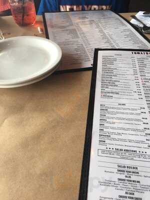 Tomato Tomato Pizzeria & Pour House