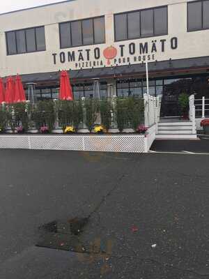 Tomato Tomato Pizzeria & Pour House