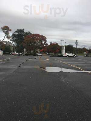 Tomato Tomato Pizzeria & Pour House