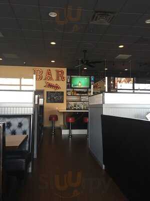 Tomato Tomato Pizzeria & Pour House