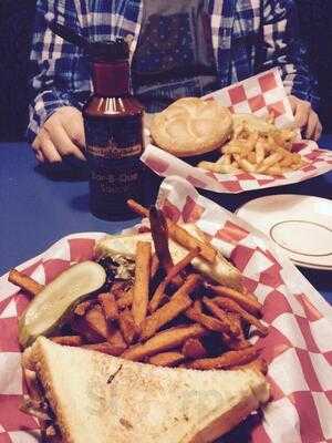 Grumpy's Bar B Que Roadhouse
