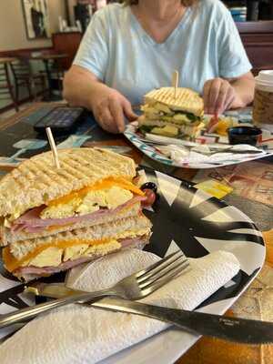 Picasso's Deli & Art