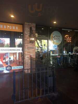 New Moon Cafe