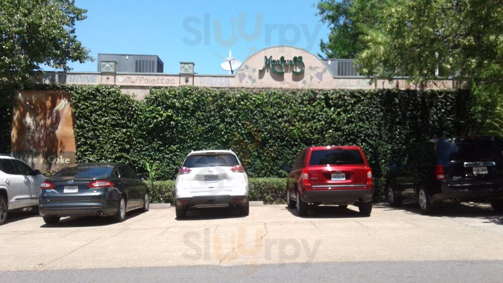 Monjunis Italian Cafe & Grocery