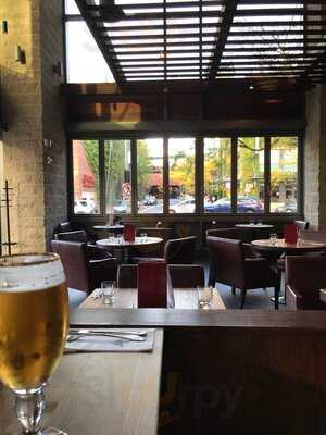 Earl's Kitchen And Bar