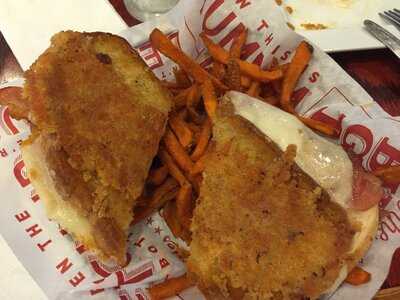 Red Robin America's Gourmet Burgers And Spirits