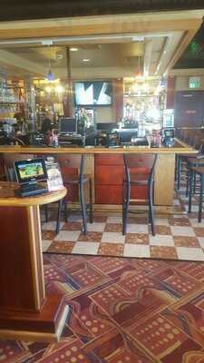 Red Robin America's Gourmet Burgers And Spirits