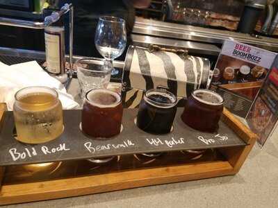 Boombozz Craft Pizza & Taphouse