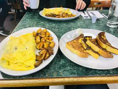 Shaker's Cafe And Restaurant