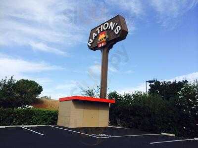 Nation's Giant Hamburgers & Great Pies