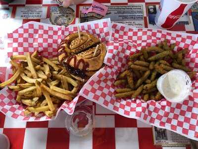 Mad Madeline's Grill