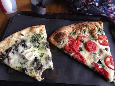 Leonardo's Pizza By The Slice