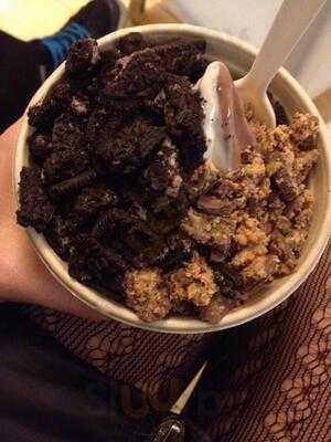 Woo Berry Frozen Yogurt & Housemade Ice Cream