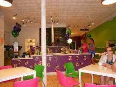 Woo Berry Frozen Yogurt & Housemade Ice Cream