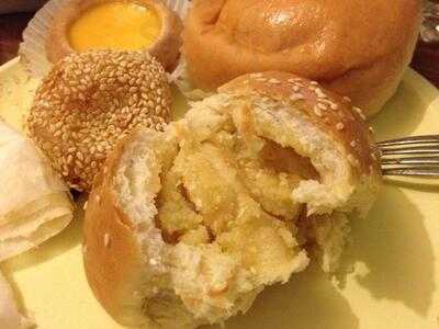 Hong Kong Bakery & Deli