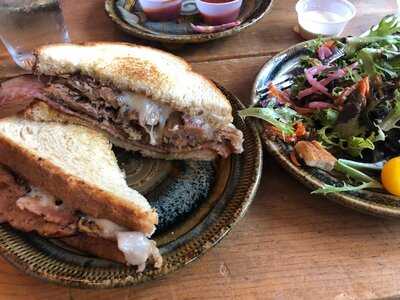 Six Car Pub & Brewery