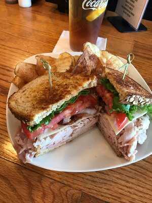 Top Dawgs Pub & Deli