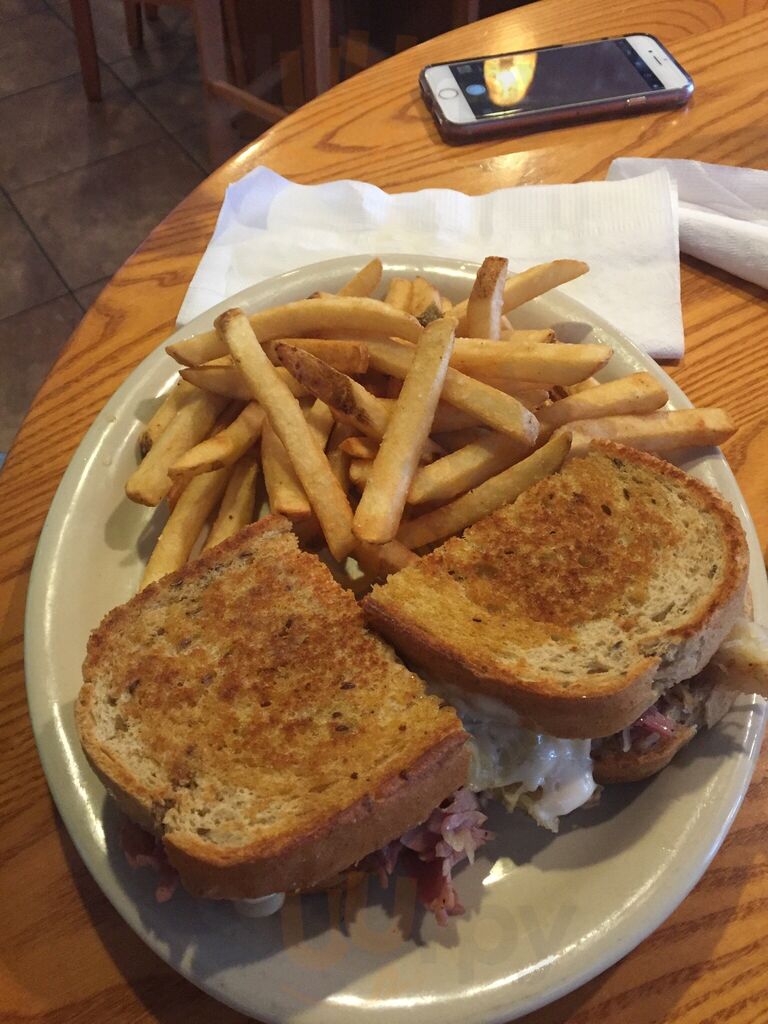 Top Dawgs Pub & Deli