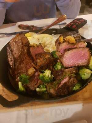 Cast Iron Chef Chop House & Oyster Bar