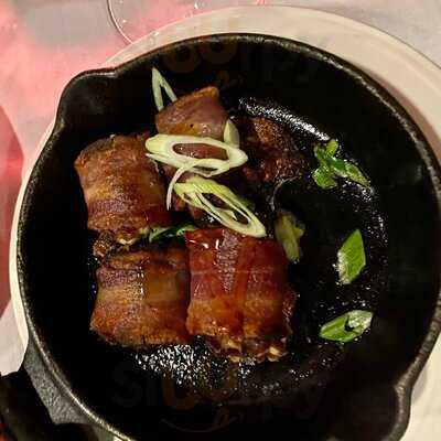 Cast Iron Chef Chop House & Oyster Bar