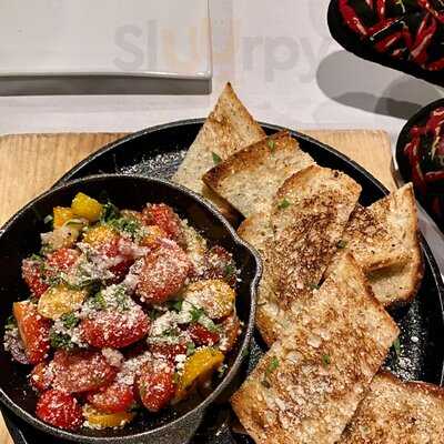 Cast Iron Chef Chop House & Oyster Bar