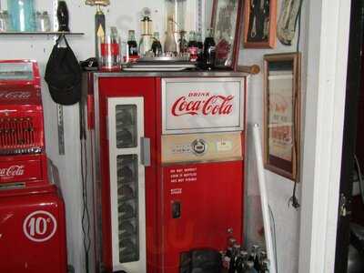 Route 66 Motorheads Bar And Grill, Museum And Entertainment Complex