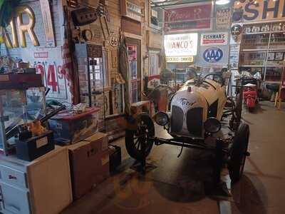 Route 66 Motorheads Bar And Grill, Museum And Entertainment Complex