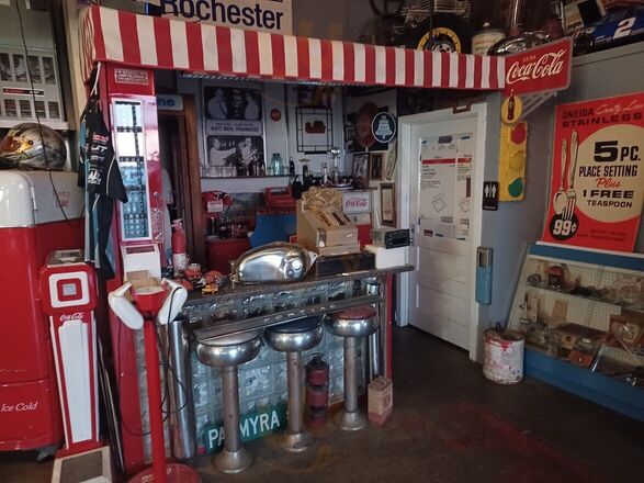 Route 66 Motorheads Bar And Grill, Museum And Entertainment Complex