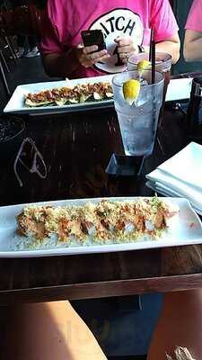 Rock-n-sake Bar & Sushi