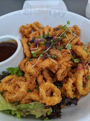 Rock-n-sake Bar & Sushi