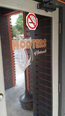 Hooters