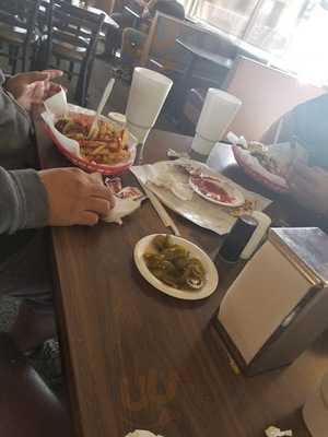 Vinces Italian Pizza & Rtssr