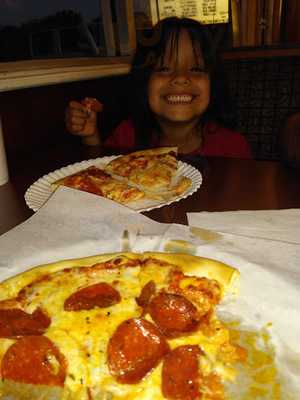 Vinces Italian Pizza & Rtssr