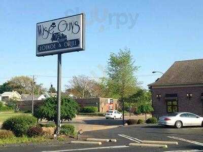 Wiseguys Lounge And Grille