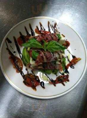 Wiseguys Lounge And Grille