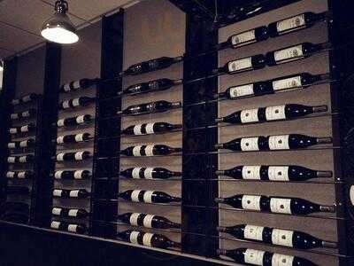 Wiseguys Lounge And Grille