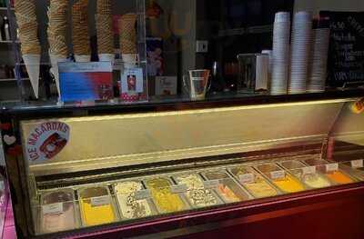 Le Macaron French Pastries