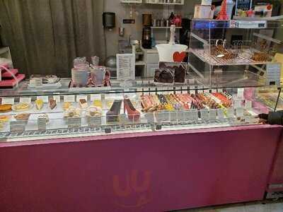 Le Macaron French Pastries