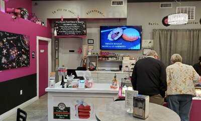 Le Macaron French Pastries