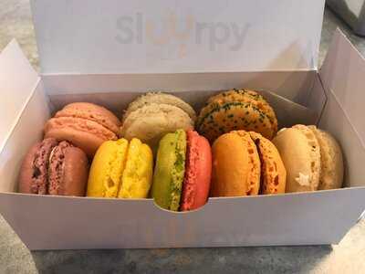Le Macaron French Pastries