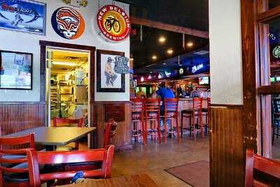 Mo Jeaux's Bar & Grill