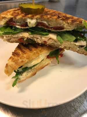 Utopia Bar And Gastropub