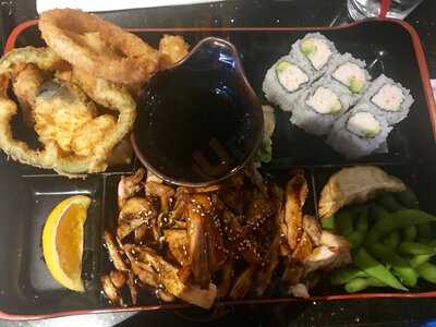 Omee J Fusion Sushi Bar & Grill
