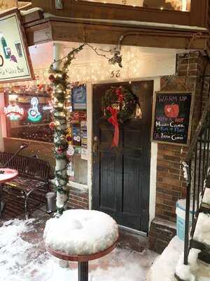 Shays Pub & Wine Bar